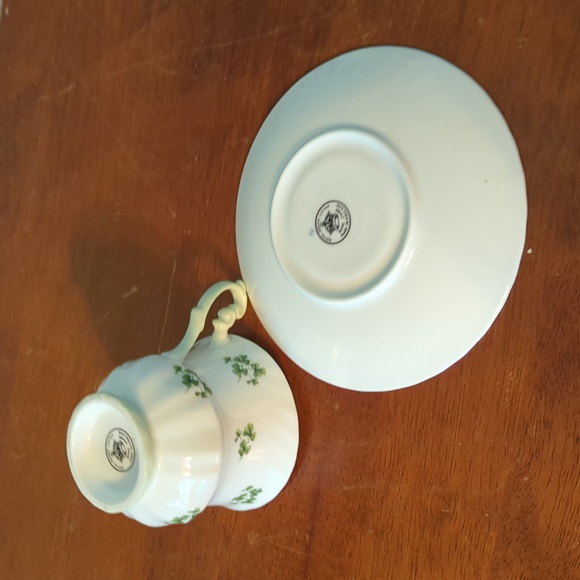 Royal Dover Bone China made in England Shamrock tea cup with matching saucer - Picture 5 of 9